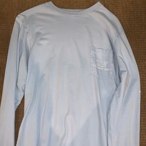 light blue vineyard vines shirt